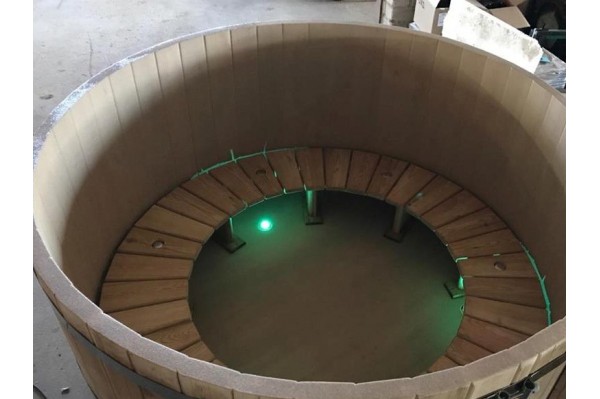 Hot Tub in legno 1.80 m. Larice+stufa Hot Tub in legno 1.80 m. Larice+stufa
