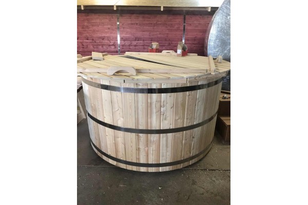 Hot Tub in legno 1.80 m. Larice+stufa Hot Tub in legno 1.80 m. Larice+stufa